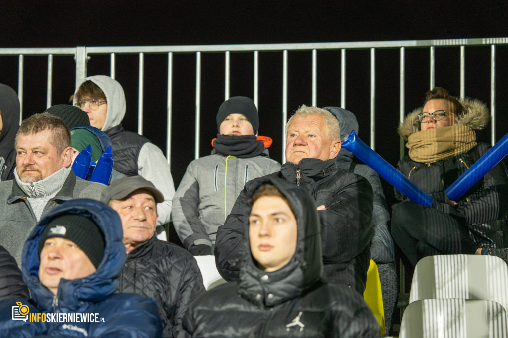 Nowy stadion w Skierniewicach pęka w szwach. Mieszkańcy nie zawiedli na inauguracji!