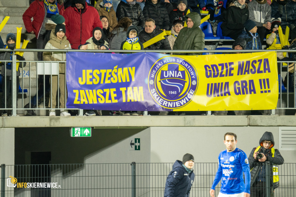 Nowy stadion w Skierniewicach pęka w szwach. Mieszkańcy nie zawiedli na inauguracji!