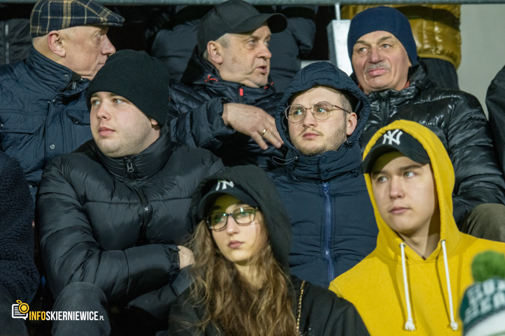 Nowy stadion w Skierniewicach pęka w szwach. Mieszkańcy nie zawiedli na inauguracji!