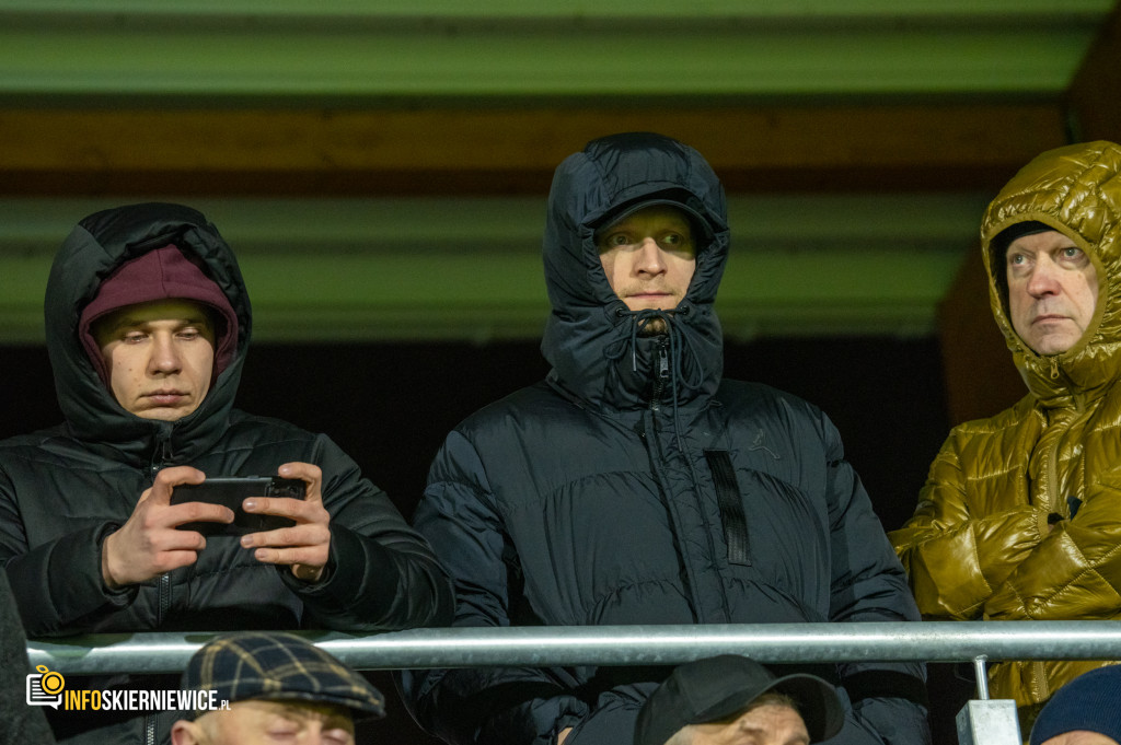 Nowy stadion w Skierniewicach pęka w szwach. Mieszkańcy nie zawiedli na inauguracji!