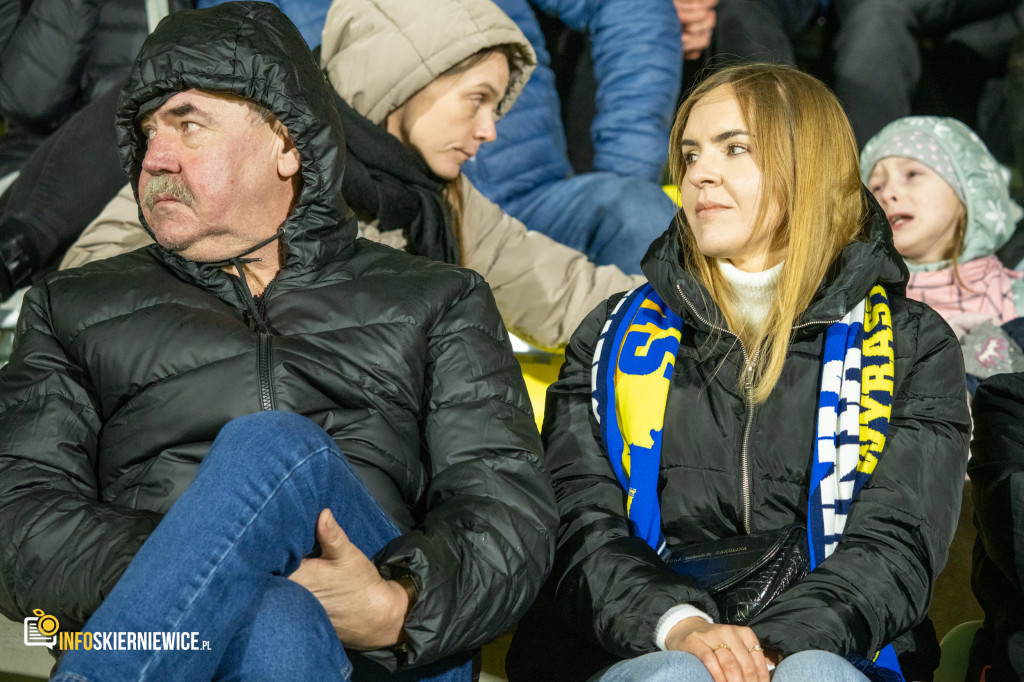 Nowy stadion w Skierniewicach pęka w szwach. Mieszkańcy nie zawiedli na inauguracji!