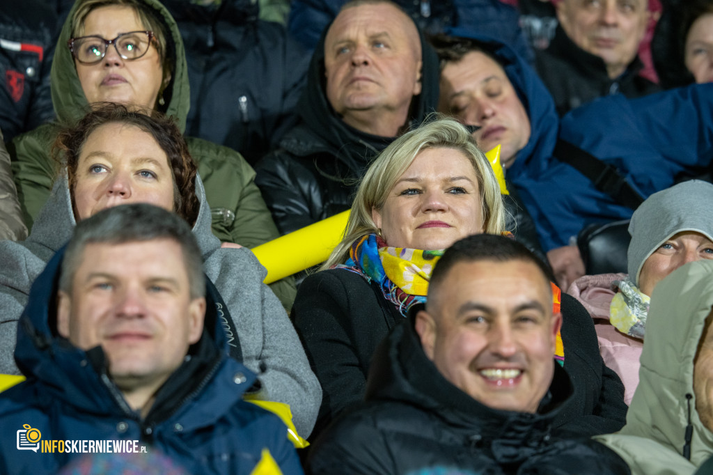 Nowy stadion w Skierniewicach pęka w szwach. Mieszkańcy nie zawiedli na inauguracji!