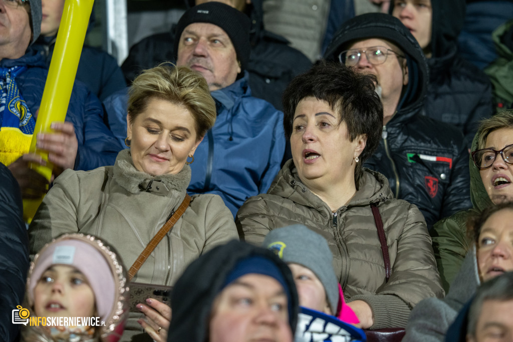 Nowy stadion w Skierniewicach pęka w szwach. Mieszkańcy nie zawiedli na inauguracji!