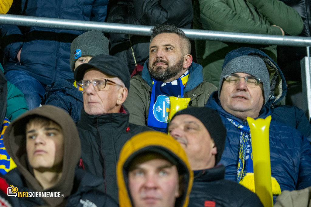 Nowy stadion w Skierniewicach pęka w szwach. Mieszkańcy nie zawiedli na inauguracji!