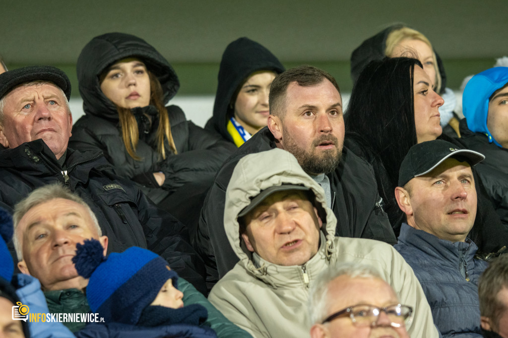 Nowy stadion w Skierniewicach pęka w szwach. Mieszkańcy nie zawiedli na inauguracji!