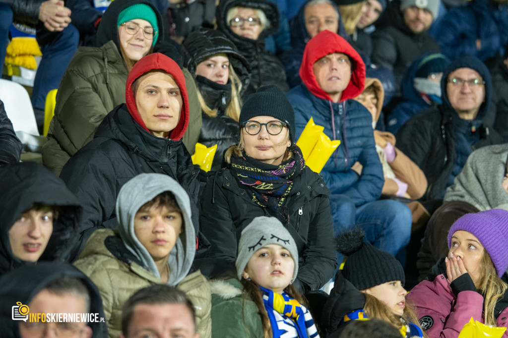 Nowy stadion w Skierniewicach pęka w szwach. Mieszkańcy nie zawiedli na inauguracji!