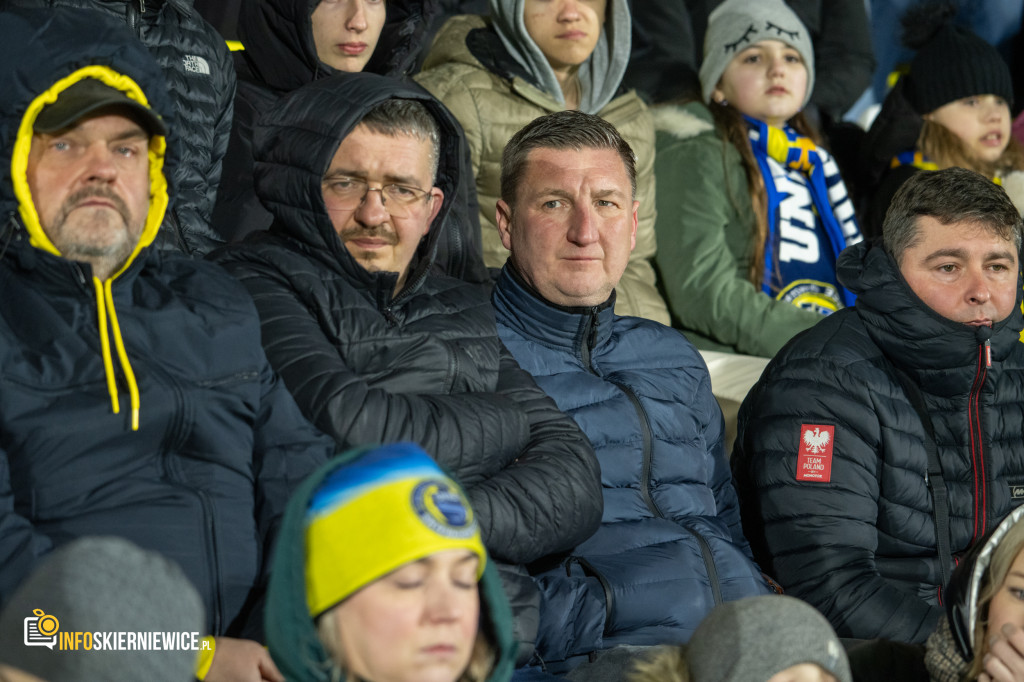 Nowy stadion w Skierniewicach pęka w szwach. Mieszkańcy nie zawiedli na inauguracji!