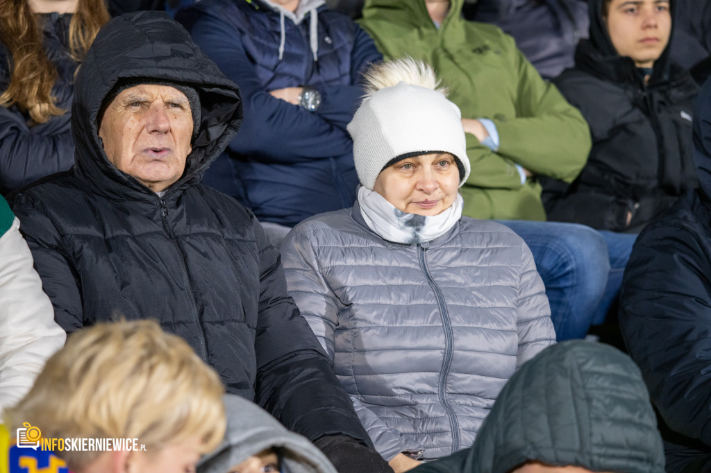 Nowy stadion w Skierniewicach pęka w szwach. Mieszkańcy nie zawiedli na inauguracji!