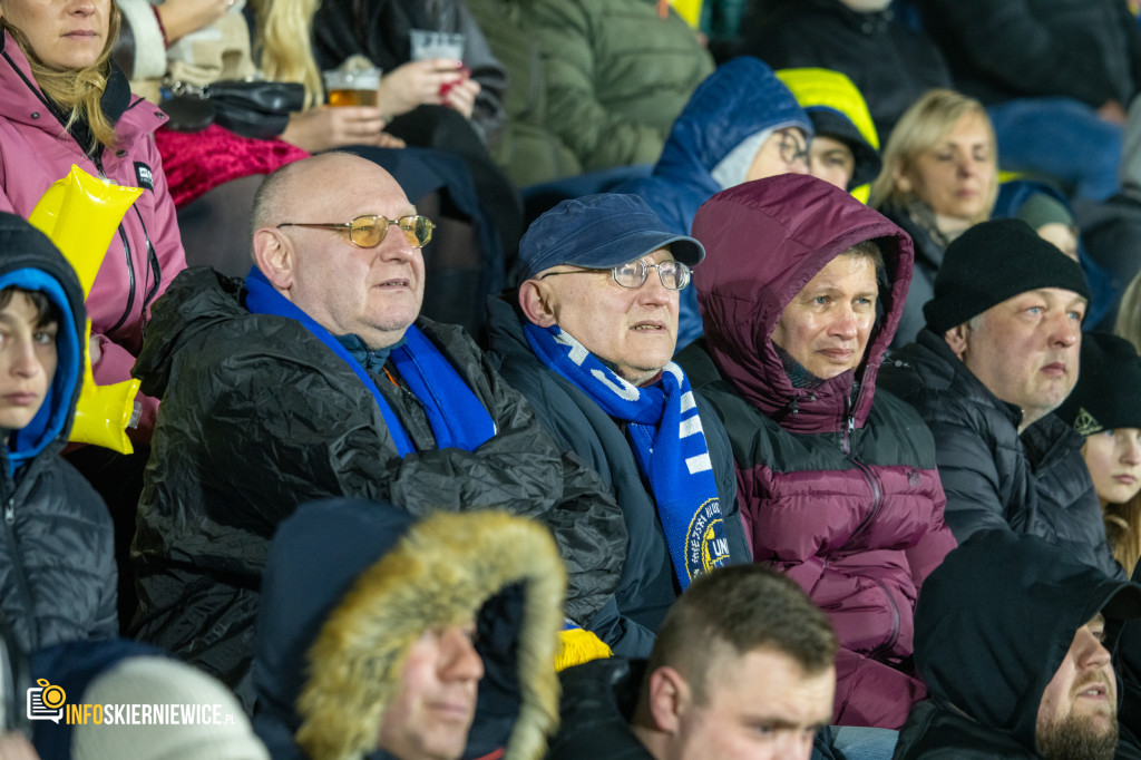 Nowy stadion w Skierniewicach pęka w szwach. Mieszkańcy nie zawiedli na inauguracji!