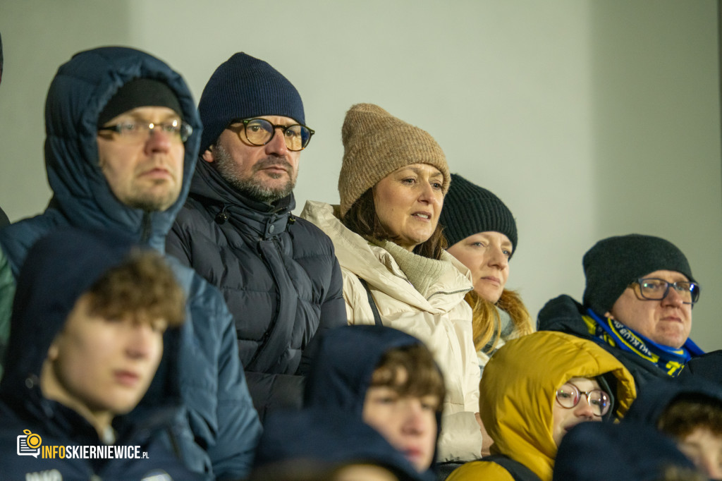 Nowy stadion w Skierniewicach pęka w szwach. Mieszkańcy nie zawiedli na inauguracji!