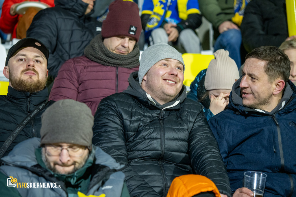 Nowy stadion w Skierniewicach pęka w szwach. Mieszkańcy nie zawiedli na inauguracji!