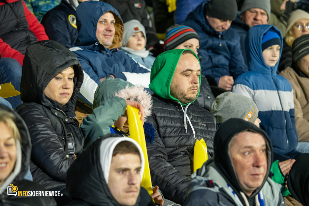 Nowy stadion w Skierniewicach pęka w szwach. Mieszkańcy nie zawiedli na inauguracji!