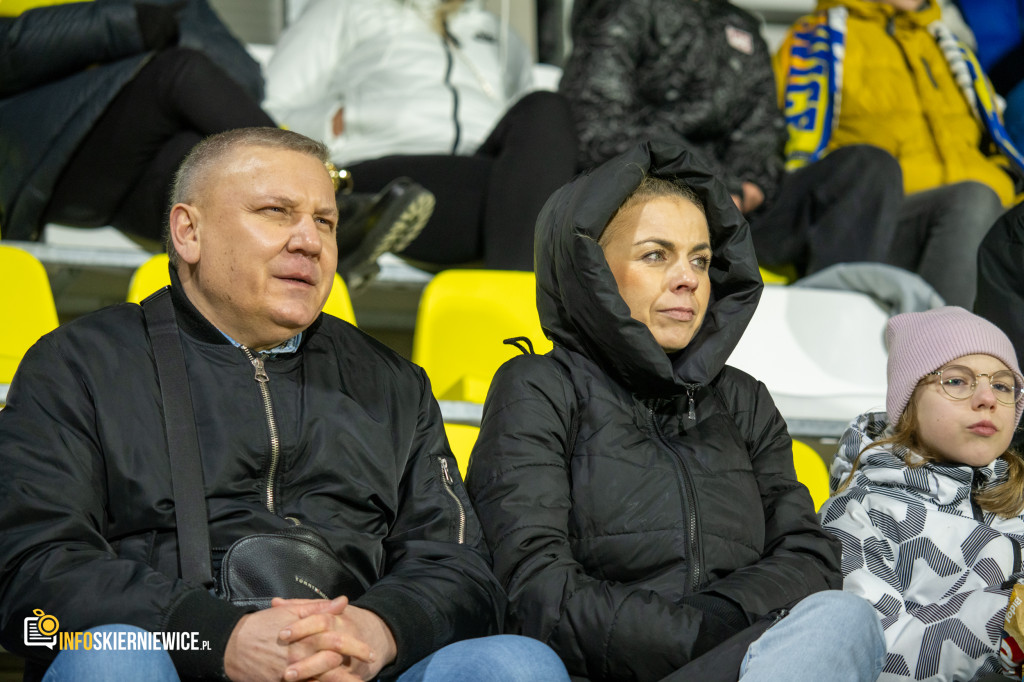 Nowy stadion w Skierniewicach pęka w szwach. Mieszkańcy nie zawiedli na inauguracji!