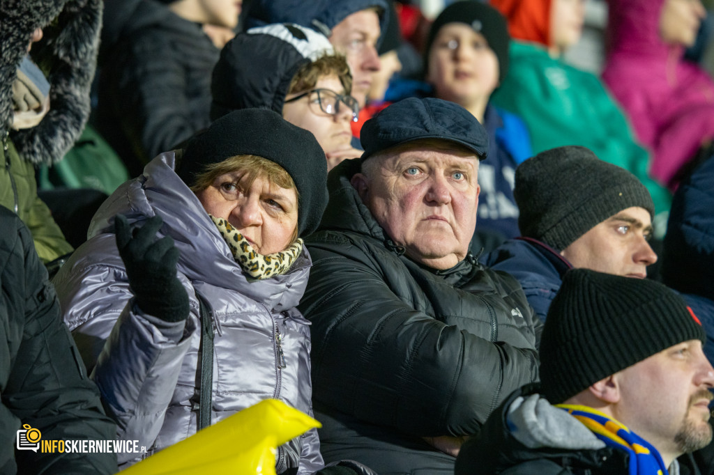 Nowy stadion w Skierniewicach pęka w szwach. Mieszkańcy nie zawiedli na inauguracji!