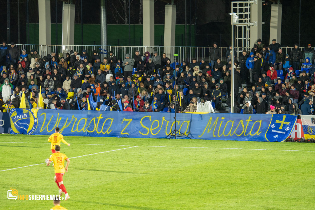 Nowy stadion w Skierniewicach pęka w szwach. Mieszkańcy nie zawiedli na inauguracji!