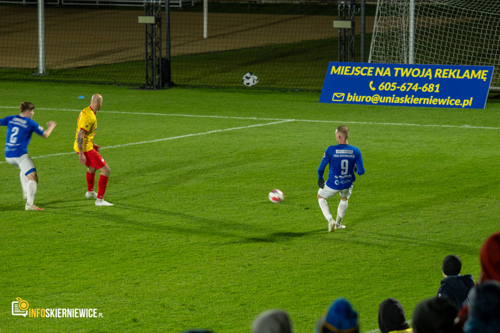 Nowy stadion w Skierniewicach pęka w szwach. Mieszkańcy nie zawiedli na inauguracji!