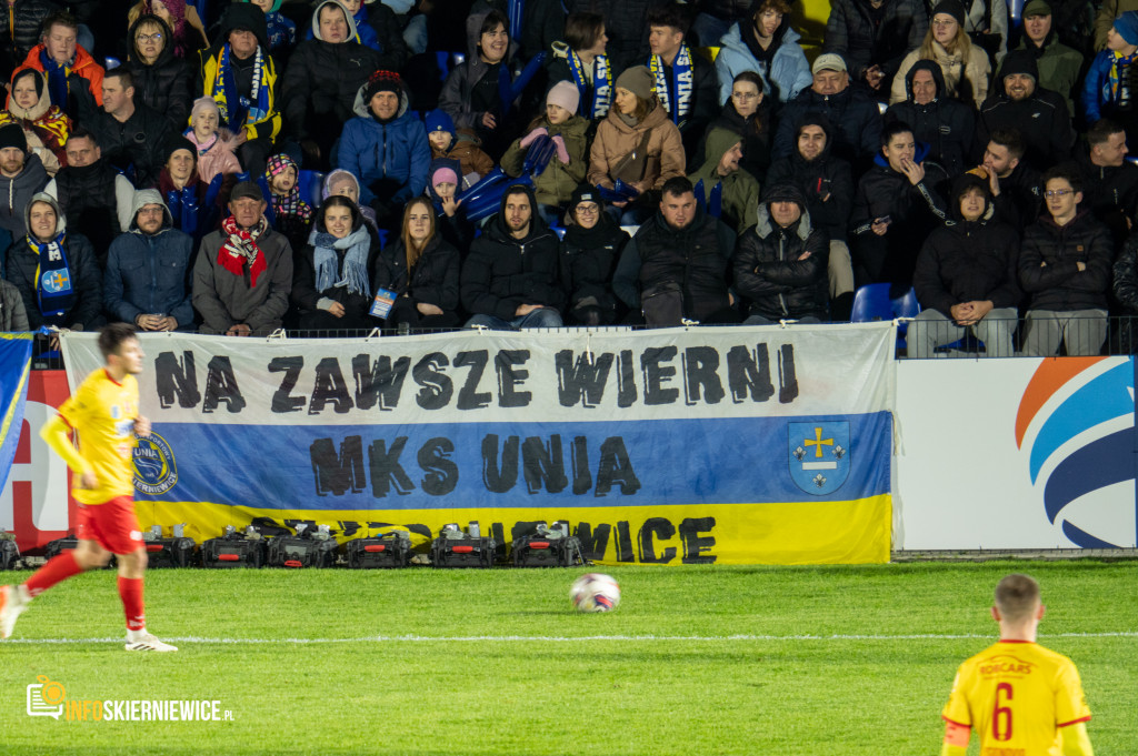 Nowy stadion w Skierniewicach pęka w szwach. Mieszkańcy nie zawiedli na inauguracji!