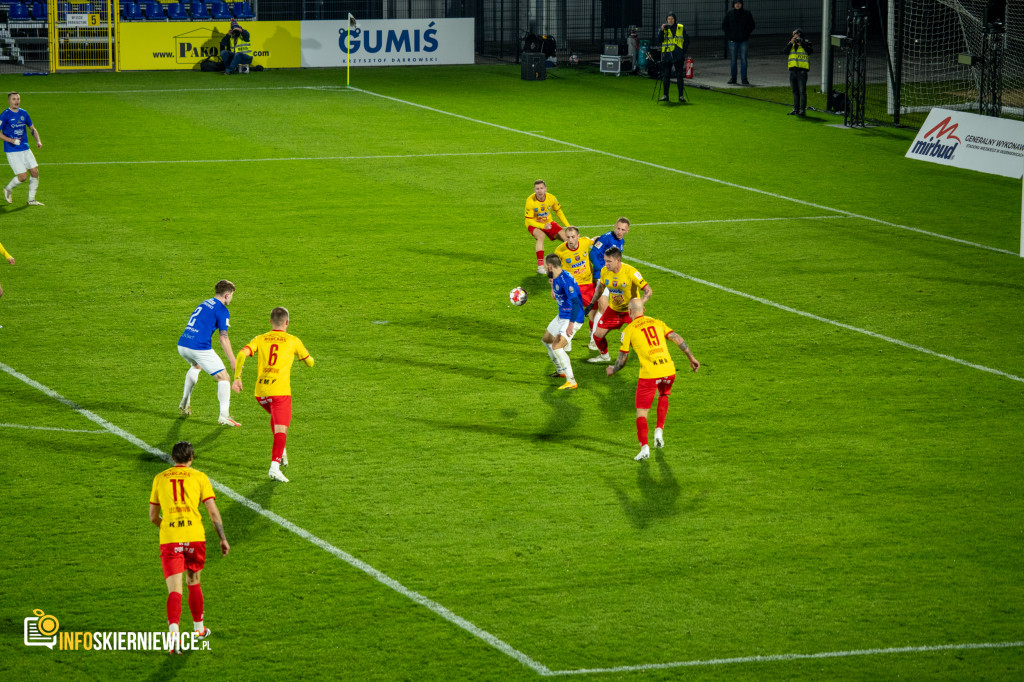 Nowy stadion w Skierniewicach pęka w szwach. Mieszkańcy nie zawiedli na inauguracji!