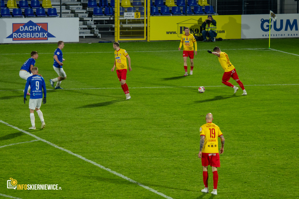 Nowy stadion w Skierniewicach pęka w szwach. Mieszkańcy nie zawiedli na inauguracji!