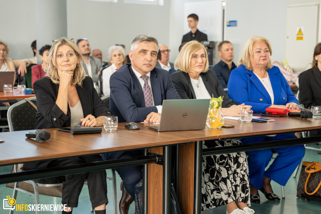 Skierniewice: Jarosław Chęcielewski Przewodniczącym Rady Miasta. Nowa kadencja rozpoczęta ślubowaniem prezydenta