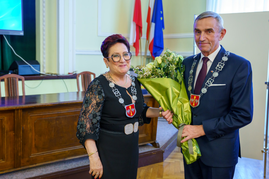 Stary-nowy starosta i zaprzysiężeni radni. Za nami I Sesja Rady Powiatu Skierniewickiego