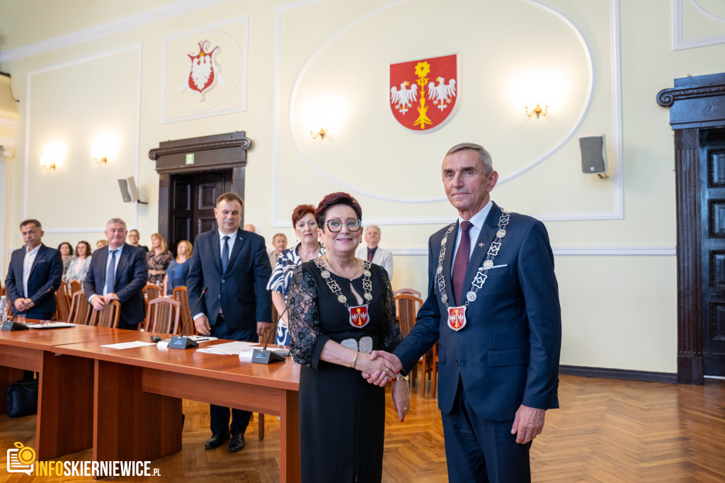 Stary-nowy starosta i zaprzysiężeni radni. Za nami I Sesja Rady Powiatu Skierniewickiego