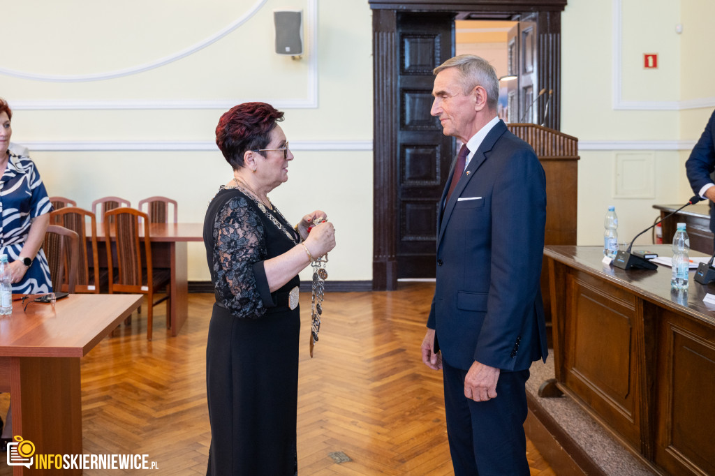 Stary-nowy starosta i zaprzysiężeni radni. Za nami I Sesja Rady Powiatu Skierniewickiego