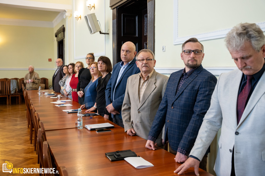 Stary-nowy starosta i zaprzysiężeni radni. Za nami I Sesja Rady Powiatu Skierniewickiego