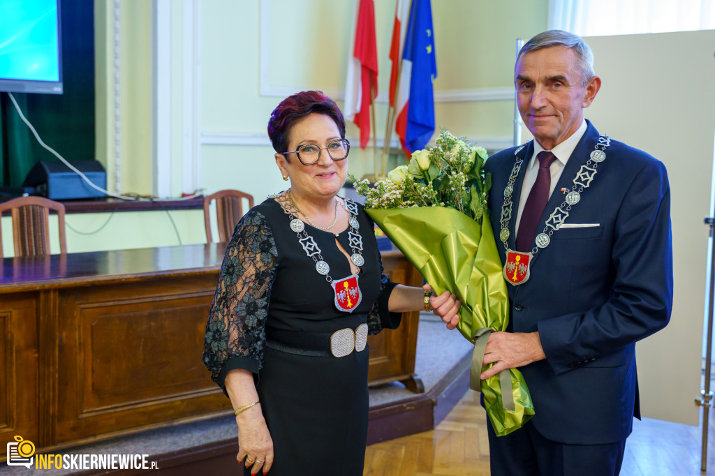 Stary-nowy starosta i zaprzysiężeni radni. Za nami I Sesja Rady Powiatu Skierniewickiego