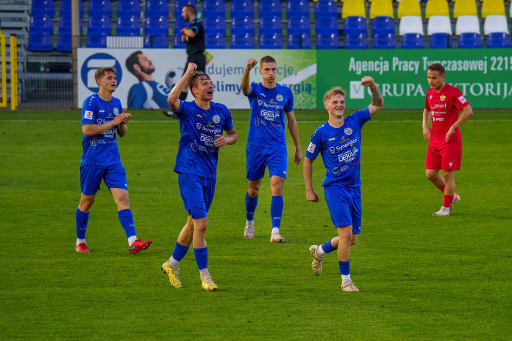 Unia Skierniewice wygrywa hitowy mecz III ligi z Lechią Tomaszów Mazowiecki 2:1