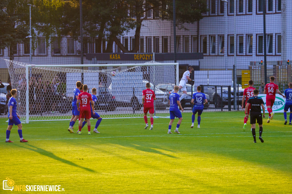 Unia Skierniewice wygrywa hitowy mecz III ligi z Lechią Tomaszów Mazowiecki 2:1