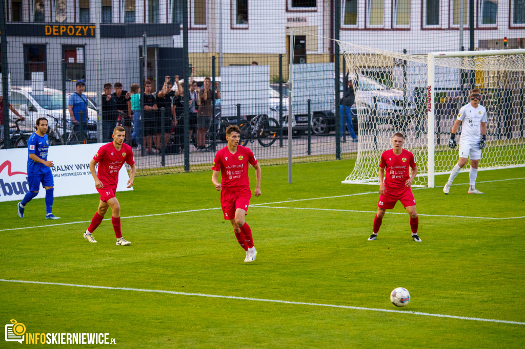 Unia Skierniewice wygrywa hitowy mecz III ligi z Lechią Tomaszów Mazowiecki 2:1