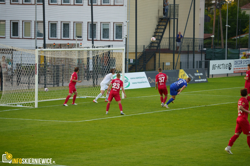 Unia Skierniewice wygrywa hitowy mecz III ligi z Lechią Tomaszów Mazowiecki 2:1