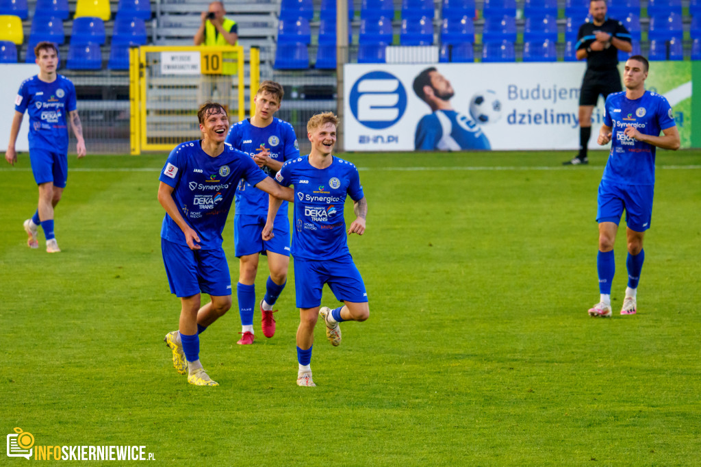 Unia Skierniewice wygrywa hitowy mecz III ligi z Lechią Tomaszów Mazowiecki 2:1