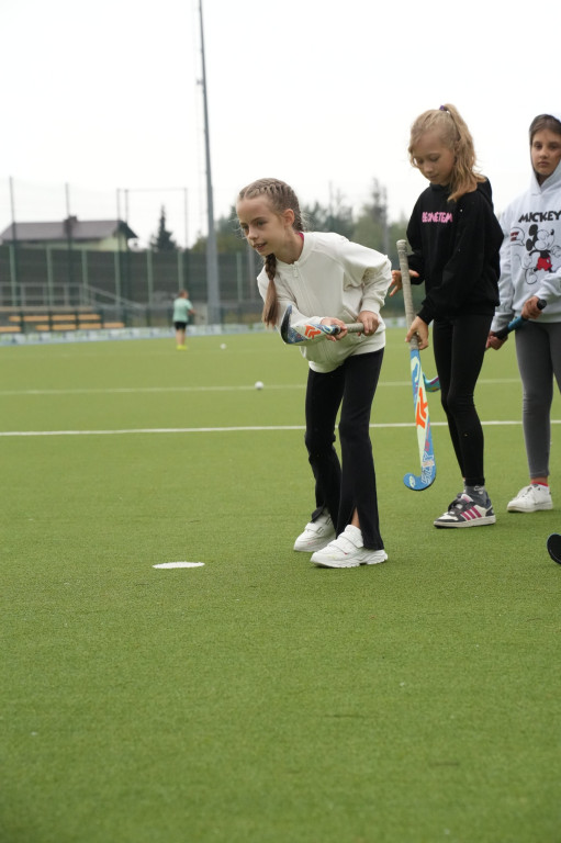 Sukces Dnia Hokeja na Trawie w Skierniewicach. Ponad 300 Dzieci na Stadionie Polonii