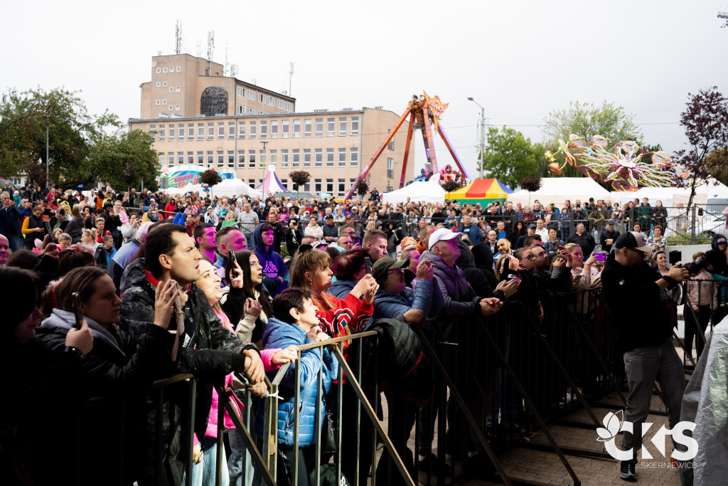 Sławomir Rozgrzał Scenę na Skierniewickim Święcie Kwiatów, Owoców i Warzyw