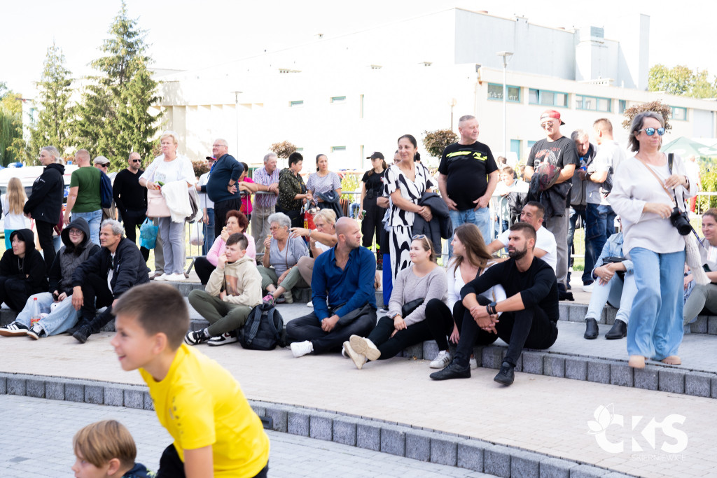 Poparazzi, Piękni i Młodzi oraz After Party Rozgrzali Scenę Skierniewickiego Święta Kwiatów