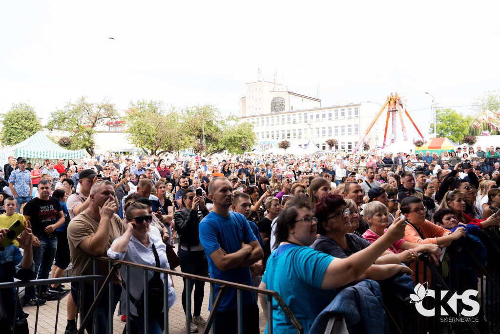 Poparazzi, Piękni i Młodzi oraz After Party Rozgrzali Scenę Skierniewickiego Święta Kwiatów