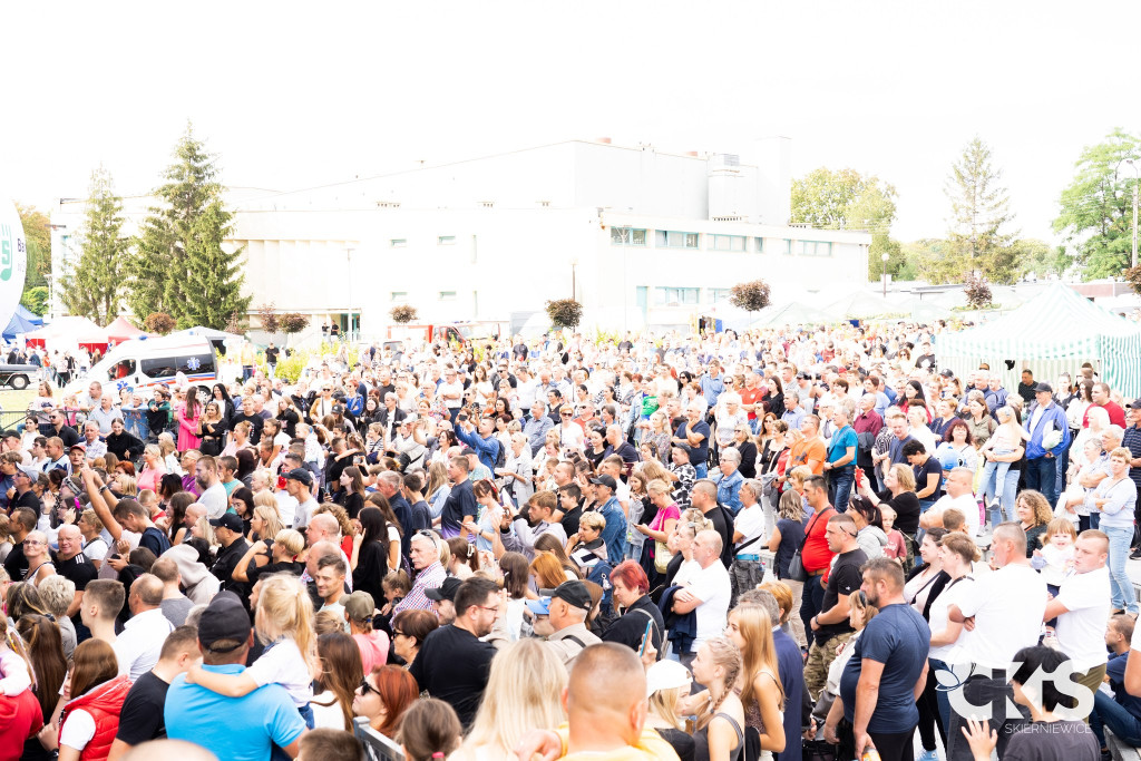 Poparazzi, Piękni i Młodzi oraz After Party Rozgrzali Scenę Skierniewickiego Święta Kwiatów