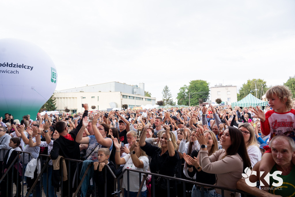 Poparazzi, Piękni i Młodzi oraz After Party Rozgrzali Scenę Skierniewickiego Święta Kwiatów