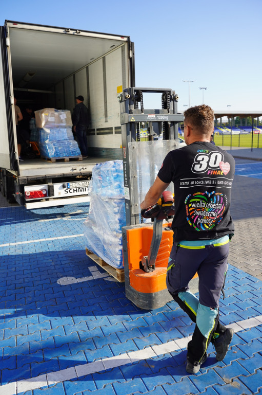 Kolejne transporty pomocy wyruszyły z Skierniewic do potrzebujących. Sprawdź, jak możesz pomóc!