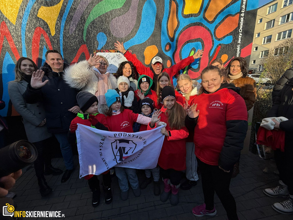 Jurek Owsiak odsłonił mural WOŚP w Skierniewicach