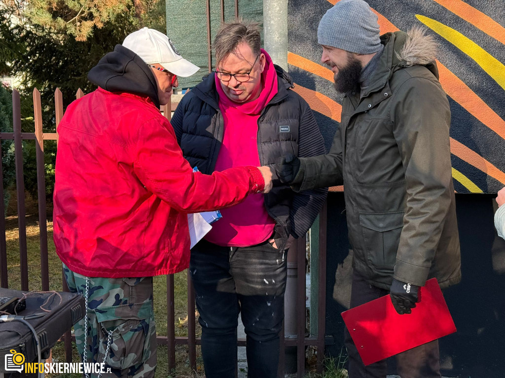 Jurek Owsiak odsłonił mural WOŚP w Skierniewicach