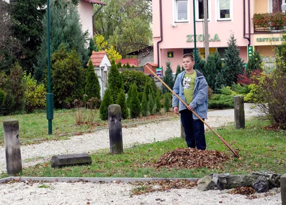cmentarz sw. stanislawa w skierniewicach sprzatanie 0382