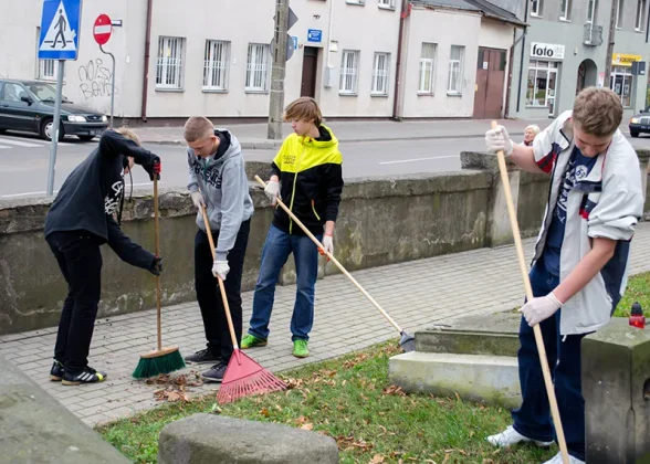 cmentarz sw. stanislawa w skierniewicach sprzatanie 0406