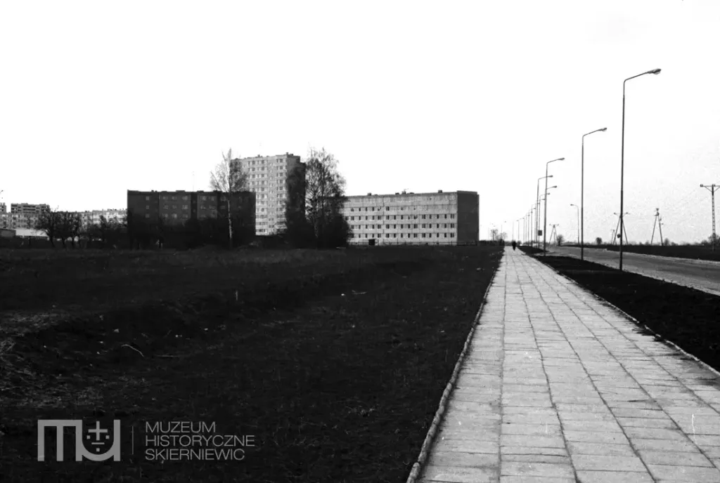 25 zdjęć największego osiedla w Skierniewicach z lat 80. – tak wyglądało życie w morzu błota i betonu! 34 1b681f7f 9f35 427c 9912 882ec93d2536 preview 1100x0
