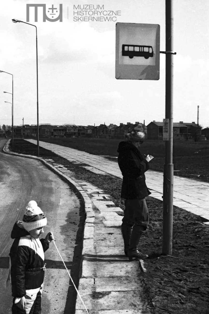25 zdjęć największego osiedla w Skierniewicach z lat 80. – tak wyglądało życie w morzu błota i betonu! 33 66e67dbc 0487 4430 a02c dd9eedf8c437 preview 1100x0