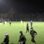 skandaliczne sceny w skierniewicach zamaskowani kibice przerwali mecz iii ligi 003 min min
