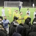 skandaliczne sceny w skierniewicach zamaskowani kibice przerwali mecz iii ligi 005 min min