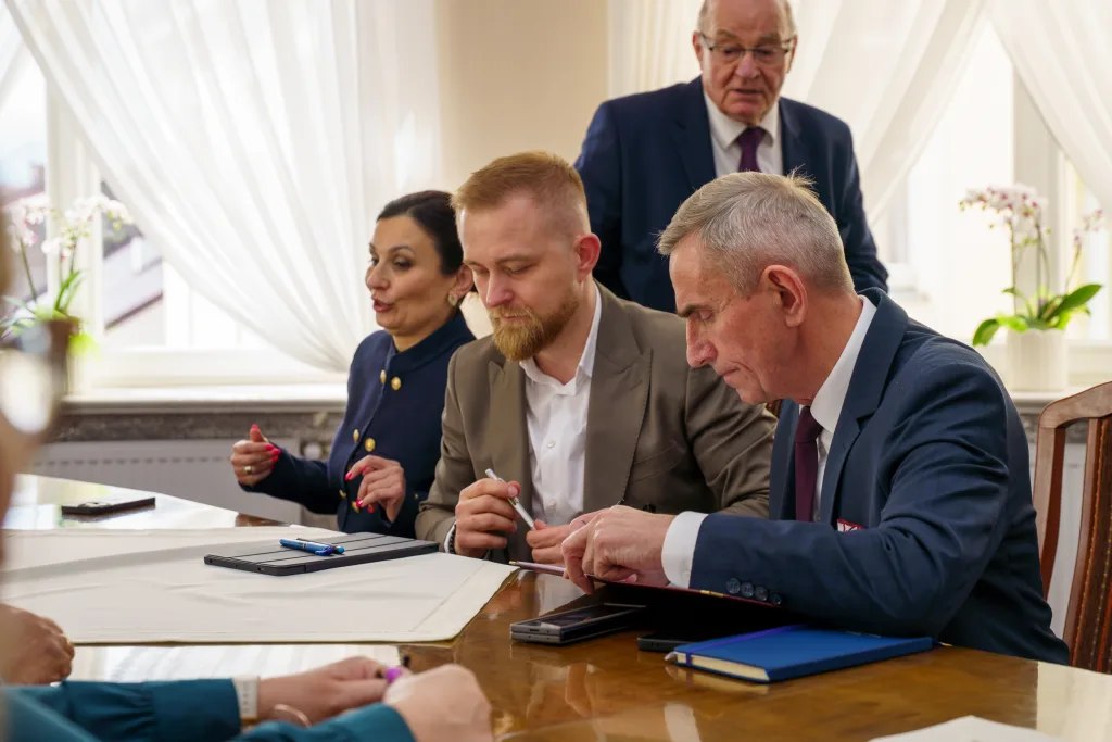 Historyczne spotkanie w Starostwie Powiatowym w Skierniewicach – po raz pierwszy na takim szczeblu debatowano o bezpieczeństwie i rozwoju regionu 38 dsc06297